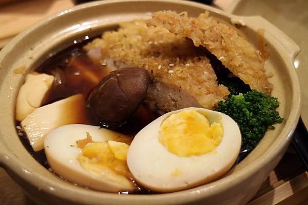 高雄左營區=<吃飽>五目坊(巨蛋店)~吃蛋包飯找五目坊、吃豬排找五目坊,少女心噴發的裙襬搖搖就在五目坊;要吃美食又要省錢就找巷弄!= 高雄左營區=<吃飽>五目坊(巨蛋店)~吃蛋包飯找五目坊、吃豬排找五目坊,少女心噴發的裙襬搖搖就在五目坊;要吃美食又要省錢就找巷弄!=