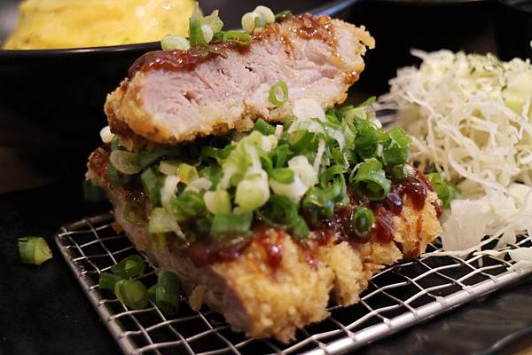 高雄左營區=<吃飽>五目坊(巨蛋店)~吃蛋包飯找五目坊、吃豬排找五目坊,少女心噴發的裙襬搖搖就在五目坊;要吃美食又要省錢就找巷弄!= 高雄左營區=<吃飽>五目坊(巨蛋店)~吃蛋包飯找五目坊、吃豬排找五目坊,少女心噴發的裙襬搖搖就在五目坊;要吃美食又要省錢就找巷弄!=