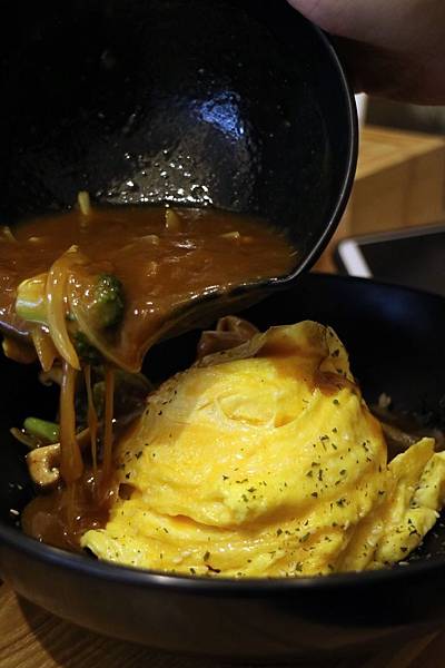 高雄左營區=<吃飽>五目坊(巨蛋店)~吃蛋包飯找五目坊、吃豬排找五目坊,少女心噴發的裙襬搖搖就在五目坊;要吃美食又要省錢就找巷弄!= 高雄左營區=<吃飽>五目坊(巨蛋店)~吃蛋包飯找五目坊、吃豬排找五目坊,少女心噴發的裙襬搖搖就在五目坊;要吃美食又要省錢就找巷弄!=