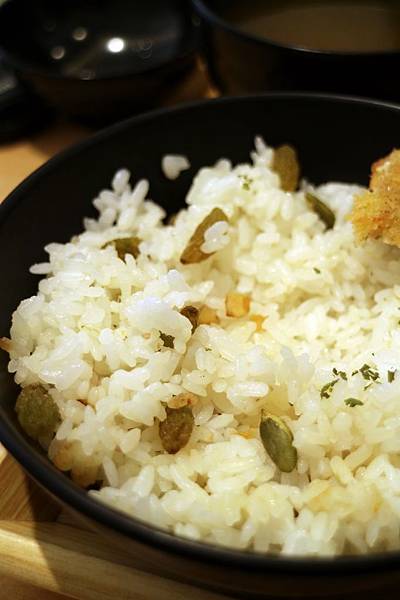 高雄左營區=<吃飽>五目坊(巨蛋店)~吃蛋包飯找五目坊、吃豬排找五目坊,少女心噴發的裙襬搖搖就在五目坊;要吃美食又要省錢就找巷弄!= 高雄左營區=<吃飽>五目坊(巨蛋店)~吃蛋包飯找五目坊、吃豬排找五目坊,少女心噴發的裙襬搖搖就在五目坊;要吃美食又要省錢就找巷弄!=