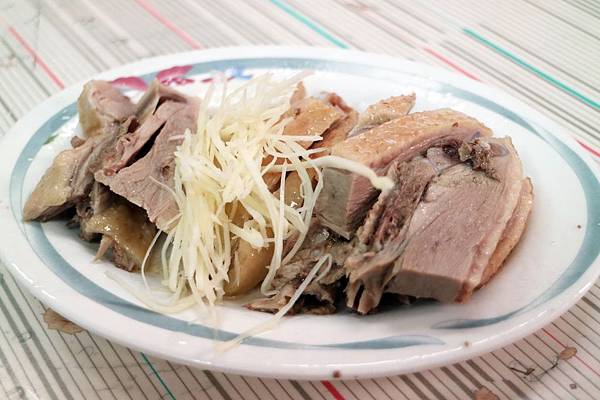 高雄左營區=<食>極品當歸鴨~每到吃飯時間人就多到爆出來*有當歸跟鹹水可以選擇*我最愛的鴨片飯*跟平常吃到的鴨肉飯不一樣唷= 高雄左營區=<食>極品當歸鴨~每到吃飯時間人就多到爆出來*有當歸跟鹹水可以選擇*我最愛的鴨片飯*跟平常吃到的鴨肉飯不一樣唷=