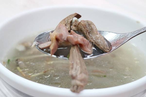 高雄左營區=<食>極品當歸鴨~每到吃飯時間人就多到爆出來*有當歸跟鹹水可以選擇*我最愛的鴨片飯*跟平常吃到的鴨肉飯不一樣唷= 高雄左營區=<食>極品當歸鴨~每到吃飯時間人就多到爆出來*有當歸跟鹹水可以選擇*我最愛的鴨片飯*跟平常吃到的鴨肉飯不一樣唷=