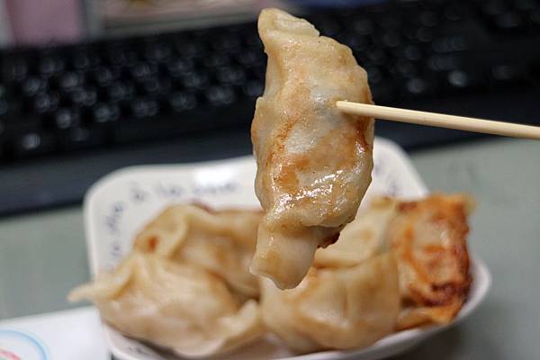 高雄三民區=<食>五六煎餃製造所~手工＊少油＊簡單的煎餃小攤車＊賜予我滿滿的早餐活力=