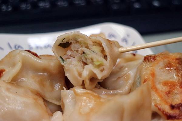 高雄三民區=<食>五六煎餃製造所~手工＊少油＊簡單的煎餃小攤車＊賜予我滿滿的早餐活力=