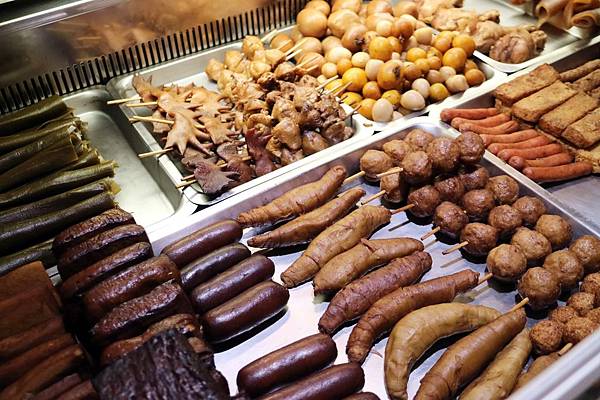 高雄左營區=<食>大溝頂阿囉哈~想吃鹽埕區超強滷味不用跑到鹽埕區*百貨公司美食街也能輕鬆吃*青菜麵類三樣五十,小資女好滿足= 高雄左營區=<食>大溝頂阿囉哈~想吃鹽埕區超強滷味不用跑到鹽埕區*百貨公司美食街也能輕鬆吃*青菜麵類三樣五十,小資女好滿足=