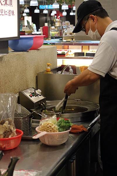 高雄左營區=<食>大溝頂阿囉哈~想吃鹽埕區超強滷味不用跑到鹽埕區*百貨公司美食街也能輕鬆吃*青菜麵類三樣五十,小資女好滿足= 高雄左營區=<食>大溝頂阿囉哈~想吃鹽埕區超強滷味不用跑到鹽埕區*百貨公司美食街也能輕鬆吃*青菜麵類三樣五十,小資女好滿足=