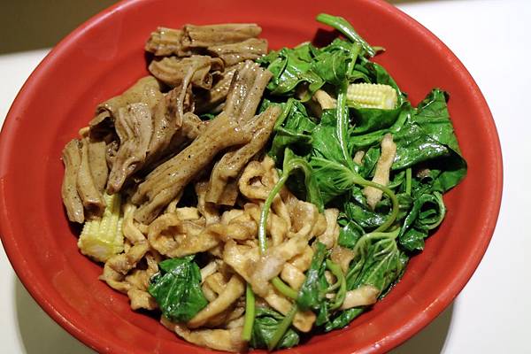 高雄左營區=<食>大溝頂阿囉哈~想吃鹽埕區超強滷味不用跑到鹽埕區*百貨公司美食街也能輕鬆吃*青菜麵類三樣五十,小資女好滿足= 高雄左營區=<食>大溝頂阿囉哈~想吃鹽埕區超強滷味不用跑到鹽埕區*百貨公司美食街也能輕鬆吃*青菜麵類三樣五十,小資女好滿足=