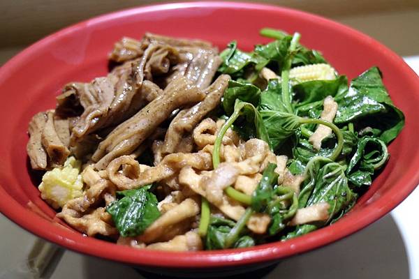 高雄左營區=<食>大溝頂阿囉哈~想吃鹽埕區超強滷味不用跑到鹽埕區*百貨公司美食街也能輕鬆吃*青菜麵類三樣五十,小資女好滿足= 高雄左營區=<食>大溝頂阿囉哈~想吃鹽埕區超強滷味不用跑到鹽埕區*百貨公司美食街也能輕鬆吃*青菜麵類三樣五十,小資女好滿足=