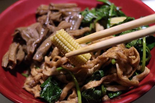 高雄左營區=<食>大溝頂阿囉哈~想吃鹽埕區超強滷味不用跑到鹽埕區*百貨公司美食街也能輕鬆吃*青菜麵類三樣五十,小資女好滿足= 高雄左營區=<食>大溝頂阿囉哈~想吃鹽埕區超強滷味不用跑到鹽埕區*百貨公司美食街也能輕鬆吃*青菜麵類三樣五十,小資女好滿足=