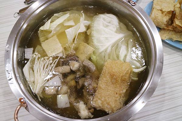 高雄鼓山區=<食>高美館牛肉火鍋~溫體牛肉新推薦*美術館附近的好美味*新鮮蔬果加上牛肉下去熬煮的鮮甜湯頭*美味不設限= 高雄鼓山區=<食>高美館牛肉火鍋~溫體牛肉新推薦*美術館附近的好美味*新鮮蔬果加上牛肉下去熬煮的鮮甜湯頭*美味不設限=