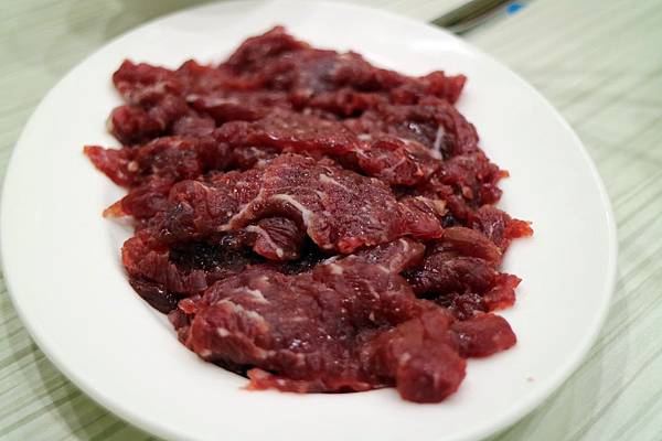 高雄鼓山區=<食>高美館牛肉火鍋~溫體牛肉新推薦*美術館附近的好美味*新鮮蔬果加上牛肉下去熬煮的鮮甜湯頭*美味不設限= 高雄鼓山區=<食>高美館牛肉火鍋~溫體牛肉新推薦*美術館附近的好美味*新鮮蔬果加上牛肉下去熬煮的鮮甜湯頭*美味不設限=