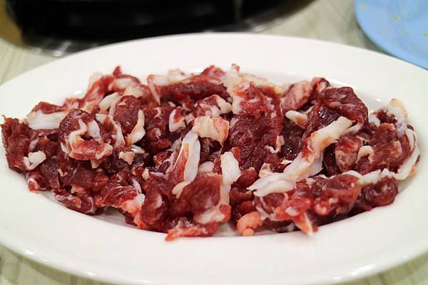 高雄鼓山區=<食>高美館牛肉火鍋~溫體牛肉新推薦*美術館附近的好美味*新鮮蔬果加上牛肉下去熬煮的鮮甜湯頭*美味不設限= 高雄鼓山區=<食>高美館牛肉火鍋~溫體牛肉新推薦*美術館附近的好美味*新鮮蔬果加上牛肉下去熬煮的鮮甜湯頭*美味不設限=