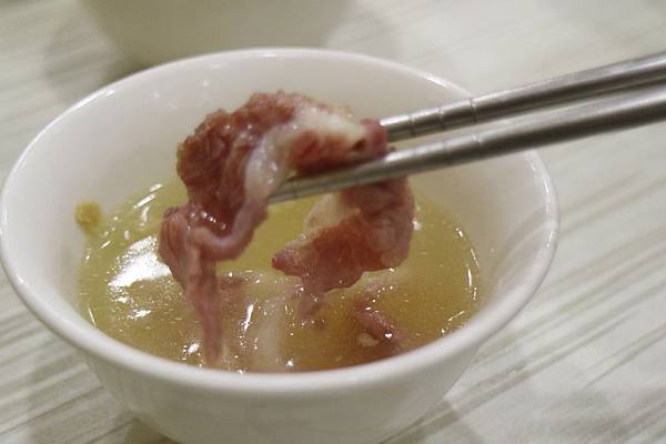 高雄鼓山區=<食>高美館牛肉火鍋~溫體牛肉新推薦*美術館附近的好美味*新鮮蔬果加上牛肉下去熬煮的鮮甜湯頭*美味不設限= 高雄鼓山區=<食>高美館牛肉火鍋~溫體牛肉新推薦*美術館附近的好美味*新鮮蔬果加上牛肉下去熬煮的鮮甜湯頭*美味不設限=