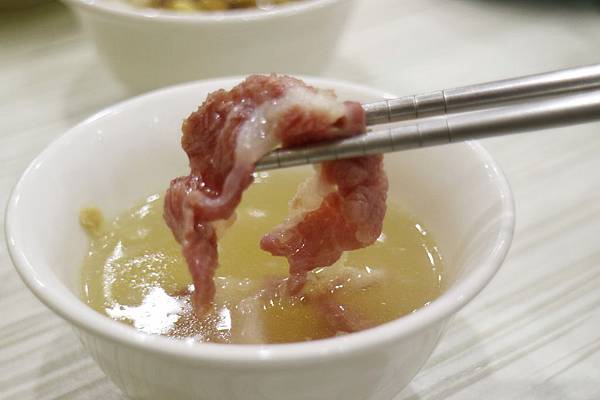 高雄鼓山區=<食>高美館牛肉火鍋~溫體牛肉新推薦*美術館附近的好美味*新鮮蔬果加上牛肉下去熬煮的鮮甜湯頭*美味不設限= 高雄鼓山區=<食>高美館牛肉火鍋~溫體牛肉新推薦*美術館附近的好美味*新鮮蔬果加上牛肉下去熬煮的鮮甜湯頭*美味不設限=