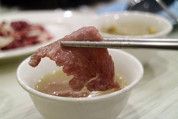 高雄鼓山區=<食>高美館牛肉火鍋~溫體牛肉新推薦*美術館附近的好美味*新鮮蔬果加上牛肉下去熬煮的鮮甜湯頭*美味不設限= 高雄鼓山區=<食>高美館牛肉火鍋~溫體牛肉新推薦*美術館附近的好美味*新鮮蔬果加上牛肉下去熬煮的鮮甜湯頭*美味不設限=