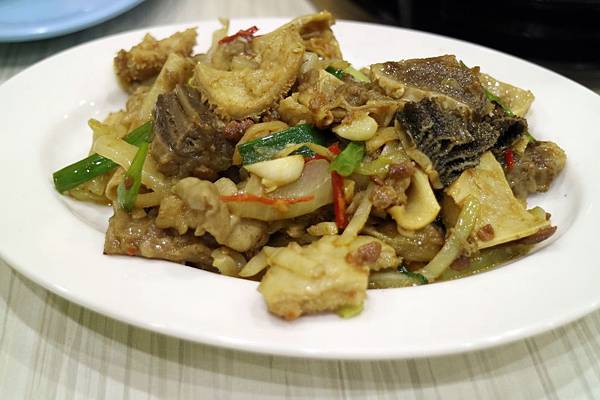 高雄鼓山區=<食>高美館牛肉火鍋~溫體牛肉新推薦*美術館附近的好美味*新鮮蔬果加上牛肉下去熬煮的鮮甜湯頭*美味不設限= 高雄鼓山區=<食>高美館牛肉火鍋~溫體牛肉新推薦*美術館附近的好美味*新鮮蔬果加上牛肉下去熬煮的鮮甜湯頭*美味不設限=