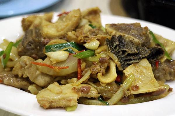 高雄鼓山區=<食>高美館牛肉火鍋~溫體牛肉新推薦*美術館附近的好美味*新鮮蔬果加上牛肉下去熬煮的鮮甜湯頭*美味不設限= 高雄鼓山區=<食>高美館牛肉火鍋~溫體牛肉新推薦*美術館附近的好美味*新鮮蔬果加上牛肉下去熬煮的鮮甜湯頭*美味不設限=