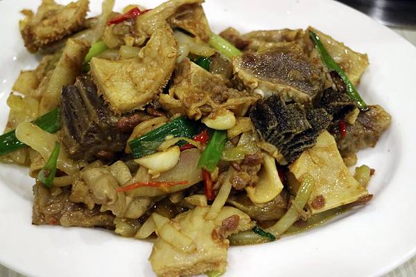 高雄鼓山區=<食>高美館牛肉火鍋~溫體牛肉新推薦*美術館附近的好美味*新鮮蔬果加上牛肉下去熬煮的鮮甜湯頭*美味不設限= 高雄鼓山區=<食>高美館牛肉火鍋~溫體牛肉新推薦*美術館附近的好美味*新鮮蔬果加上牛肉下去熬煮的鮮甜湯頭*美味不設限=