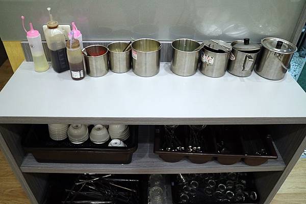 高雄鼓山區=<食>高美館牛肉火鍋~溫體牛肉新推薦*美術館附近的好美味*新鮮蔬果加上牛肉下去熬煮的鮮甜湯頭*美味不設限= 高雄鼓山區=<食>高美館牛肉火鍋~溫體牛肉新推薦*美術館附近的好美味*新鮮蔬果加上牛肉下去熬煮的鮮甜湯頭*美味不設限=