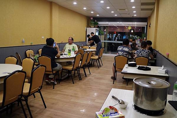 高雄鼓山區=<食>高美館牛肉火鍋~溫體牛肉新推薦*美術館附近的好美味*新鮮蔬果加上牛肉下去熬煮的鮮甜湯頭*美味不設限= 高雄鼓山區=<食>高美館牛肉火鍋~溫體牛肉新推薦*美術館附近的好美味*新鮮蔬果加上牛肉下去熬煮的鮮甜湯頭*美味不設限=