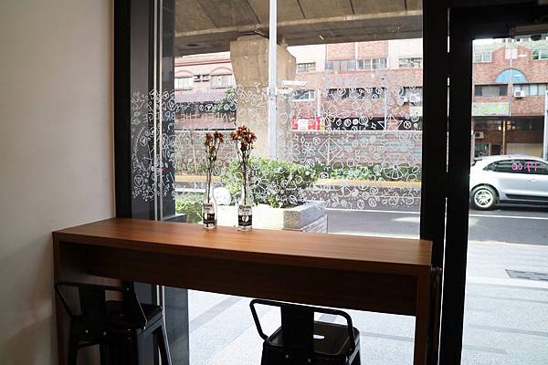 高雄左營區=<食>橋下早午餐~車水馬龍之中的小秘境*美味的早午餐*美得不像話的濃湯*早午餐推薦= 高雄左營區=<食>橋下早午餐~車水馬龍之中的小秘境*美味的早午餐*美得不像話的濃湯*早午餐推薦=