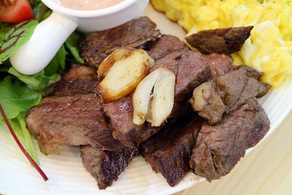 高雄左營區=<食>橋下早午餐~車水馬龍之中的小秘境*美味的早午餐*美得不像話的濃湯*早午餐推薦= 高雄左營區=<食>橋下早午餐~車水馬龍之中的小秘境*美味的早午餐*美得不像話的濃湯*早午餐推薦=