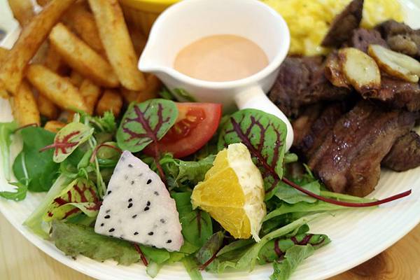 高雄左營區=<食>橋下早午餐~車水馬龍之中的小秘境*美味的早午餐*美得不像話的濃湯*早午餐推薦= 高雄左營區=<食>橋下早午餐~車水馬龍之中的小秘境*美味的早午餐*美得不像話的濃湯*早午餐推薦=