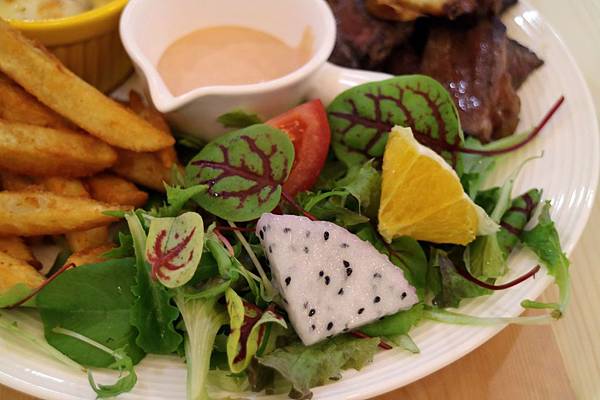 高雄左營區=<食>橋下早午餐~車水馬龍之中的小秘境*美味的早午餐*美得不像話的濃湯*早午餐推薦= 高雄左營區=<食>橋下早午餐~車水馬龍之中的小秘境*美味的早午餐*美得不像話的濃湯*早午餐推薦=