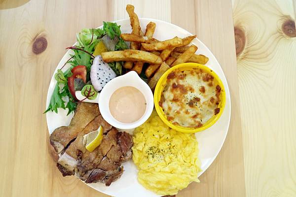 高雄左營區=<食>橋下早午餐~車水馬龍之中的小秘境*美味的早午餐*美得不像話的濃湯*早午餐推薦= 高雄左營區=<食>橋下早午餐~車水馬龍之中的小秘境*美味的早午餐*美得不像話的濃湯*早午餐推薦=