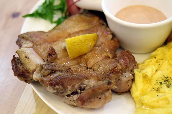 高雄左營區=<食>橋下早午餐~車水馬龍之中的小秘境*美味的早午餐*美得不像話的濃湯*早午餐推薦= 高雄左營區=<食>橋下早午餐~車水馬龍之中的小秘境*美味的早午餐*美得不像話的濃湯*早午餐推薦=