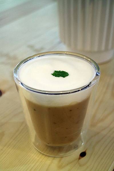 高雄左營區=<食>橋下早午餐~車水馬龍之中的小秘境*美味的早午餐*美得不像話的濃湯*早午餐推薦= 高雄左營區=<食>橋下早午餐~車水馬龍之中的小秘境*美味的早午餐*美得不像話的濃湯*早午餐推薦=