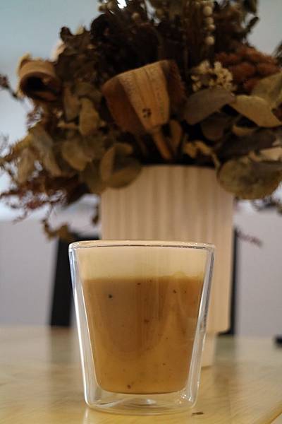 高雄左營區=<食>橋下早午餐~車水馬龍之中的小秘境*美味的早午餐*美得不像話的濃湯*早午餐推薦= 高雄左營區=<食>橋下早午餐~車水馬龍之中的小秘境*美味的早午餐*美得不像話的濃湯*早午餐推薦=