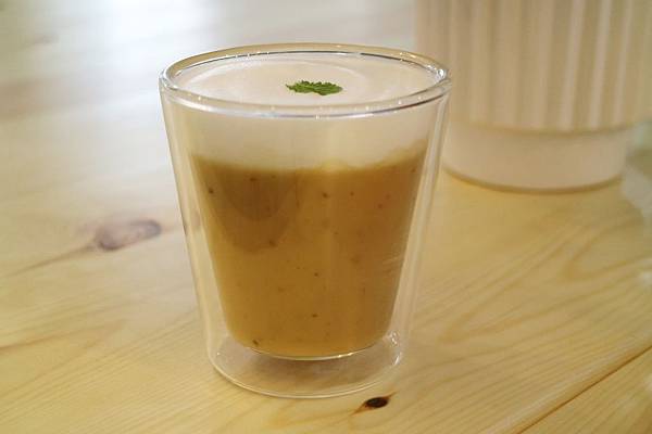 高雄左營區=<食>橋下早午餐~車水馬龍之中的小秘境*美味的早午餐*美得不像話的濃湯*早午餐推薦= 高雄左營區=<食>橋下早午餐~車水馬龍之中的小秘境*美味的早午餐*美得不像話的濃湯*早午餐推薦=