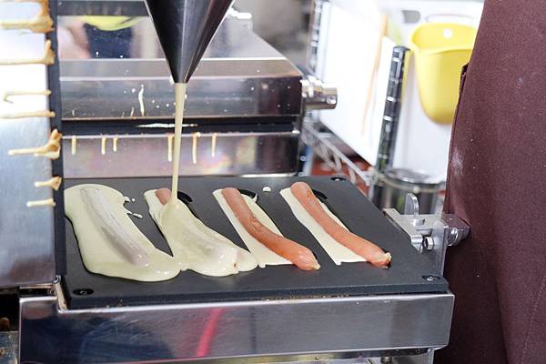 嘉義東區=<食>犬行燒。燒果子專賣~嘉義散步小吃*必吃犬行燒*臘腸狗犬行燒*好長好長的燒果子*嘉義排隊小吃= 嘉義東區=<食>犬行燒。燒果子專賣~嘉義散步小吃*必吃犬行燒*臘腸狗犬行燒*好長好長的燒果子*嘉義排隊小吃=