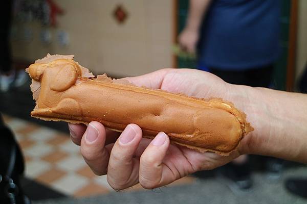 嘉義東區=<食>犬行燒。燒果子專賣~嘉義散步小吃*必吃犬行燒*臘腸狗犬行燒*好長好長的燒果子*嘉義排隊小吃= 嘉義東區=<食>犬行燒。燒果子專賣~嘉義散步小吃*必吃犬行燒*臘腸狗犬行燒*好長好長的燒果子*嘉義排隊小吃=