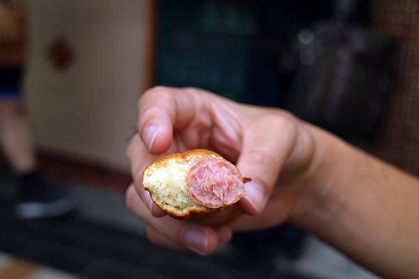 嘉義東區=<食>犬行燒。燒果子專賣~嘉義散步小吃*必吃犬行燒*臘腸狗犬行燒*好長好長的燒果子*嘉義排隊小吃= 嘉義東區=<食>犬行燒。燒果子專賣~嘉義散步小吃*必吃犬行燒*臘腸狗犬行燒*好長好長的燒果子*嘉義排隊小吃=