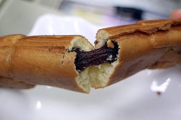 嘉義東區=<食>犬行燒。燒果子專賣~嘉義散步小吃*必吃犬行燒*臘腸狗犬行燒*好長好長的燒果子*嘉義排隊小吃= 嘉義東區=<食>犬行燒。燒果子專賣~嘉義散步小吃*必吃犬行燒*臘腸狗犬行燒*好長好長的燒果子*嘉義排隊小吃=