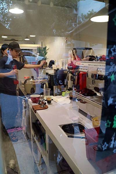 高雄苓雅區=<食>Alien House~網美打卡大片粉紅牆*外星人飲品好吸睛*紫薯黃薯當日現蒸*文化中心附近特色店家= 高雄苓雅區=<食>Alien House~網美打卡大片粉紅牆*外星人飲品好吸睛*紫薯黃薯當日現蒸*文化中心附近特色店家=