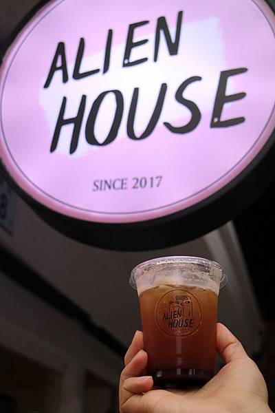高雄苓雅區=<食>Alien House~網美打卡大片粉紅牆*外星人飲品好吸睛*紫薯黃薯當日現蒸*文化中心附近特色店家= 高雄苓雅區=<食>Alien House~網美打卡大片粉紅牆*外星人飲品好吸睛*紫薯黃薯當日現蒸*文化中心附近特色店家=
