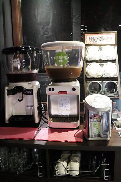 高雄前鎮區=<吃飽>肉多多火鍋店-三多店~肉肉控你還在等什麼?*吃肉吃到爽爽DER*多種肉品讓你吃*飲料、冰淇淋吃飽飽= 高雄前鎮區=<吃飽>肉多多火鍋店-三多店~肉肉控你還在等什麼?*吃肉吃到爽爽DER*多種肉品讓你吃*飲料、冰淇淋吃飽飽=