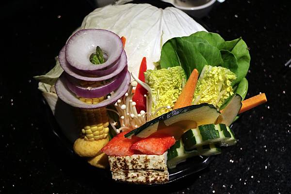 高雄前鎮區=<吃飽>肉多多火鍋店-三多店~肉肉控你還在等什麼?*吃肉吃到爽爽DER*多種肉品讓你吃*飲料、冰淇淋吃飽飽= 高雄前鎮區=<吃飽>肉多多火鍋店-三多店~肉肉控你還在等什麼?*吃肉吃到爽爽DER*多種肉品讓你吃*飲料、冰淇淋吃飽飽=