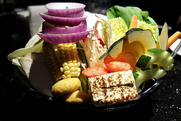 高雄前鎮區=<吃飽>肉多多火鍋店-三多店~肉肉控你還在等什麼?*吃肉吃到爽爽DER*多種肉品讓你吃*飲料、冰淇淋吃飽飽= 高雄前鎮區=<吃飽>肉多多火鍋店-三多店~肉肉控你還在等什麼?*吃肉吃到爽爽DER*多種肉品讓你吃*飲料、冰淇淋吃飽飽=