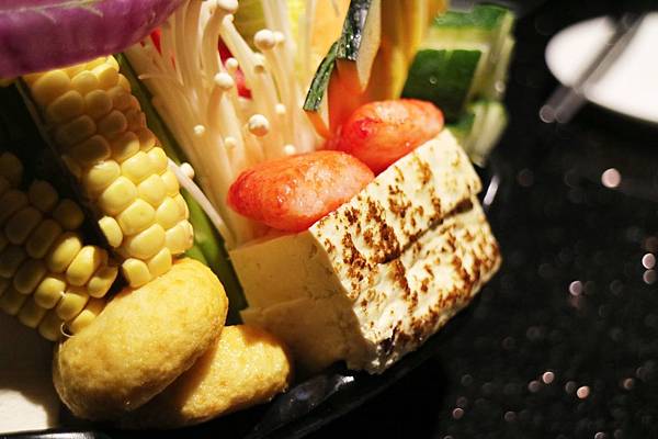 高雄前鎮區=<吃飽>肉多多火鍋店-三多店~肉肉控你還在等什麼?*吃肉吃到爽爽DER*多種肉品讓你吃*飲料、冰淇淋吃飽飽= 高雄前鎮區=<吃飽>肉多多火鍋店-三多店~肉肉控你還在等什麼?*吃肉吃到爽爽DER*多種肉品讓你吃*飲料、冰淇淋吃飽飽=