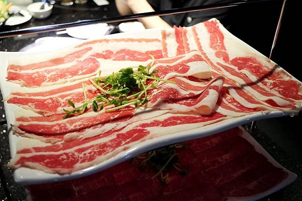 高雄前鎮區=<吃飽>肉多多火鍋店-三多店~肉肉控你還在等什麼?*吃肉吃到爽爽DER*多種肉品讓你吃*飲料、冰淇淋吃飽飽= 高雄前鎮區=<吃飽>肉多多火鍋店-三多店~肉肉控你還在等什麼?*吃肉吃到爽爽DER*多種肉品讓你吃*飲料、冰淇淋吃飽飽=