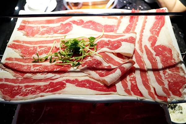 高雄前鎮區=<吃飽>肉多多火鍋店-三多店~肉肉控你還在等什麼?*吃肉吃到爽爽DER*多種肉品讓你吃*飲料、冰淇淋吃飽飽= 高雄前鎮區=<吃飽>肉多多火鍋店-三多店~肉肉控你還在等什麼?*吃肉吃到爽爽DER*多種肉品讓你吃*飲料、冰淇淋吃飽飽=