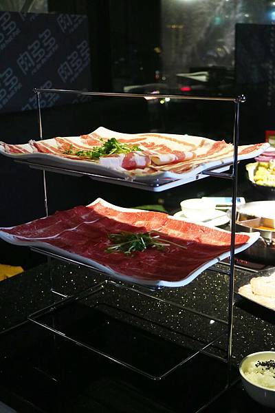 高雄前鎮區=<吃飽>肉多多火鍋店-三多店~肉肉控你還在等什麼?*吃肉吃到爽爽DER*多種肉品讓你吃*飲料、冰淇淋吃飽飽= 高雄前鎮區=<吃飽>肉多多火鍋店-三多店~肉肉控你還在等什麼?*吃肉吃到爽爽DER*多種肉品讓你吃*飲料、冰淇淋吃飽飽=