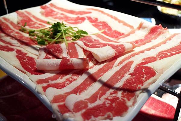 高雄前鎮區=<吃飽>肉多多火鍋店-三多店~肉肉控你還在等什麼?*吃肉吃到爽爽DER*多種肉品讓你吃*飲料、冰淇淋吃飽飽= 高雄前鎮區=<吃飽>肉多多火鍋店-三多店~肉肉控你還在等什麼?*吃肉吃到爽爽DER*多種肉品讓你吃*飲料、冰淇淋吃飽飽=