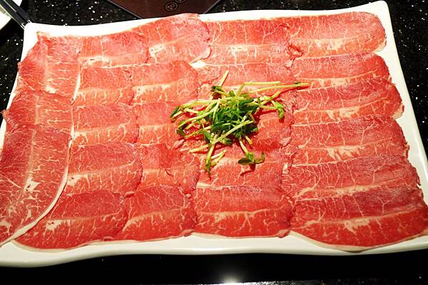 高雄前鎮區=<吃飽>肉多多火鍋店-三多店~肉肉控你還在等什麼?*吃肉吃到爽爽DER*多種肉品讓你吃*飲料、冰淇淋吃飽飽= 高雄前鎮區=<吃飽>肉多多火鍋店-三多店~肉肉控你還在等什麼?*吃肉吃到爽爽DER*多種肉品讓你吃*飲料、冰淇淋吃飽飽=