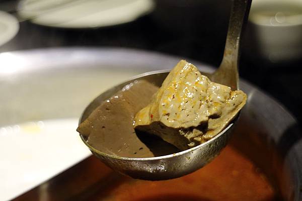 高雄前鎮區=<吃飽>肉多多火鍋店-三多店~肉肉控你還在等什麼?*吃肉吃到爽爽DER*多種肉品讓你吃*飲料、冰淇淋吃飽飽= 高雄前鎮區=<吃飽>肉多多火鍋店-三多店~肉肉控你還在等什麼?*吃肉吃到爽爽DER*多種肉品讓你吃*飲料、冰淇淋吃飽飽=