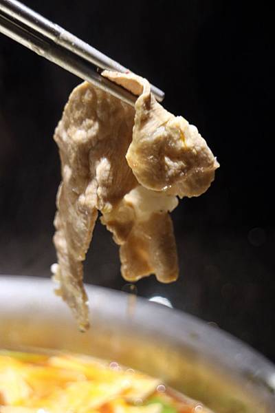 高雄前鎮區=<吃飽>肉多多火鍋店-三多店~肉肉控你還在等什麼?*吃肉吃到爽爽DER*多種肉品讓你吃*飲料、冰淇淋吃飽飽= 高雄前鎮區=<吃飽>肉多多火鍋店-三多店~肉肉控你還在等什麼?*吃肉吃到爽爽DER*多種肉品讓你吃*飲料、冰淇淋吃飽飽=